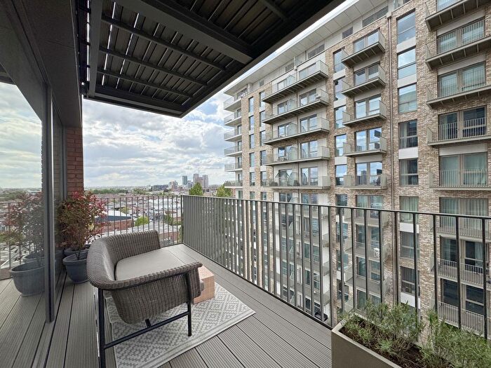 3 Bedroom Flat To Rent In Waterview House, Quay Walk, Wembley, HA0