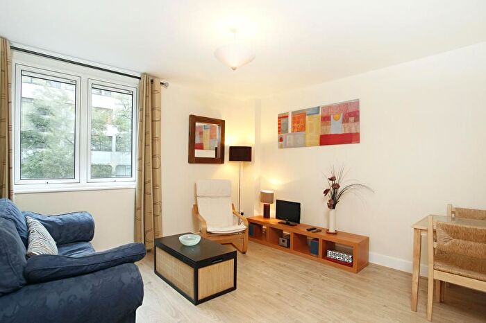 1 Bedroom Flat To Rent In Skyline Plaza Building, Commercial Road, London, E1