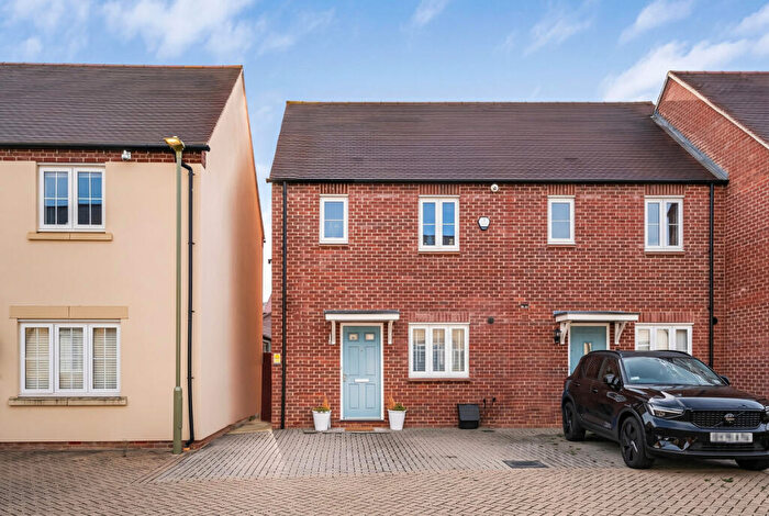 2 Bedroom Semi-Detached House For Sale In Stratford Way, Bicester, OX26