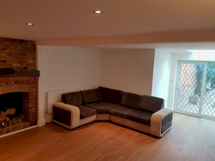 4 Bedroom Semi-Detached House To Rent In Lower Road, IG10