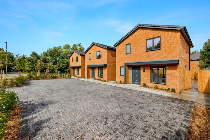 3 Bedroom Detached House For Sale In Ref: Sb - Reigate Road, Hookwood, RH6