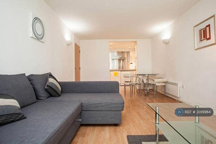 2 Bedroom Flat To Rent In Gainsborough House, London, E14