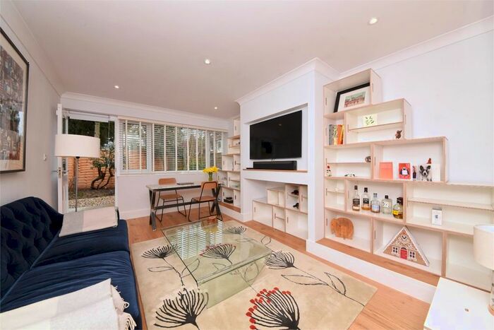 2 Bedroom Flat To Rent In Park Gate, East Finchley, N2