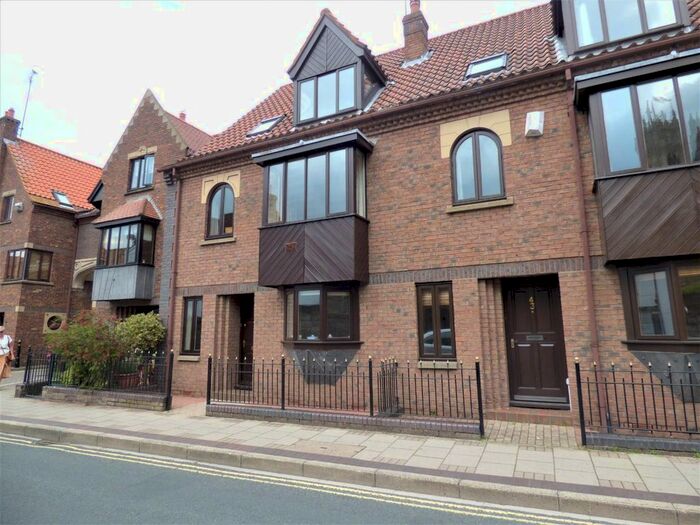 3 Bedroom Town House To Rent In Eastgate, Beverley, East Yorkshire, HU17