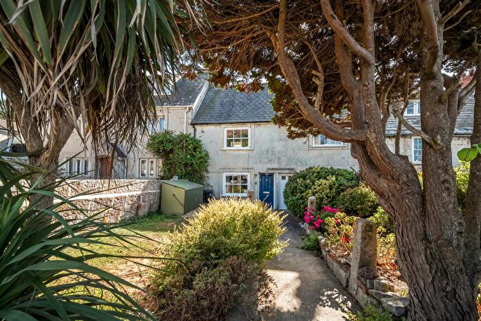 2 Bedroom Cottage For Sale In High Street, Fortuneswell, Portland, DT5