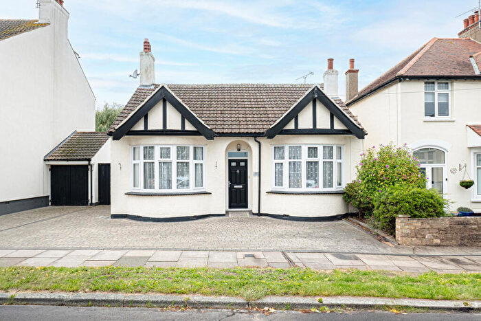 3 Bedroom Detached Bungalow For Sale In Birchwood Drive, Leigh-on-sea, SS9