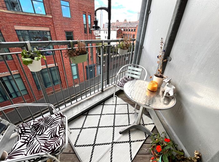 2 Bedroom Apartment To Rent In Quartz, B18