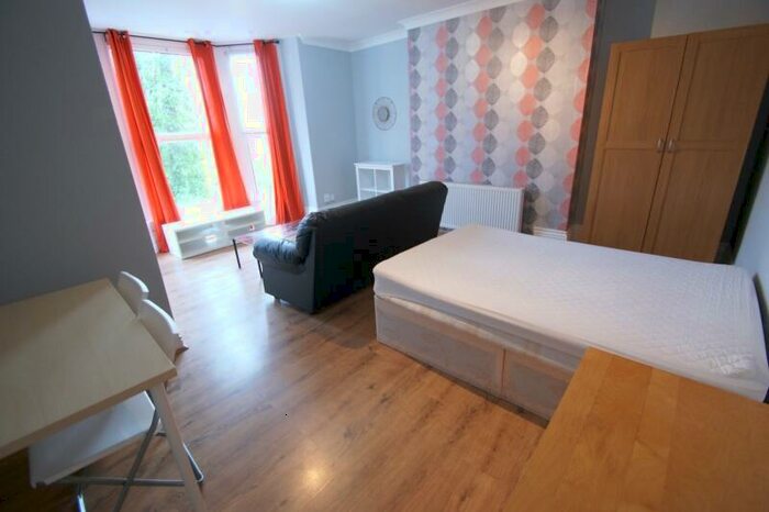 Studio To Rent In Moorland Avenue, Hyde Park, Leeds, LS6