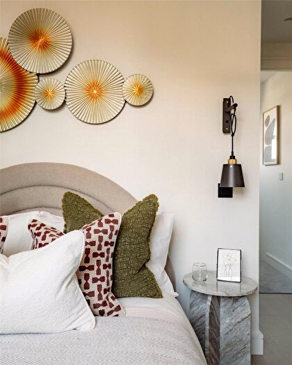 4 Bedroom Flat For Sale In Draycott Avenue, Chelsea, SW3