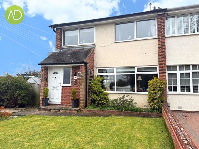 3 Bedroom Semi Detached House For Sale In Admirals Walk, Hoddesdon, EN11