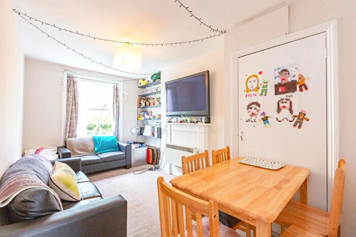 4 Bedroom Flat To Rent In Barnsbury Road, Islington, N1