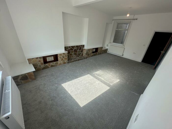 4 Bedroom House To Rent In Nant Melyn Terrace, Tonyrefail, Porth, CF39