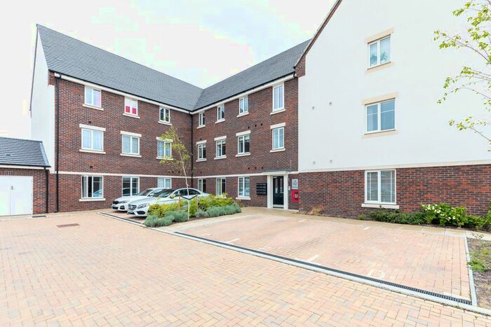 2 Bedroom Flat To Rent In Tulip Close, Crawley RH10