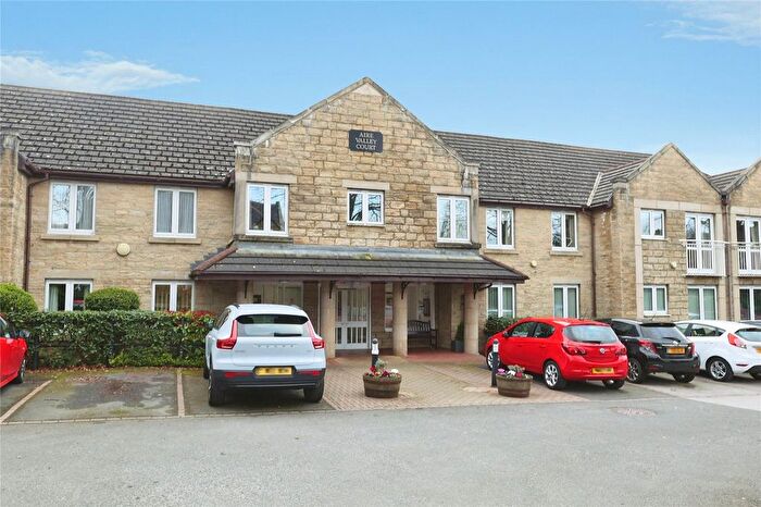 2 Bedroom Flat For Sale In Aire Valley Court, Bingley, BD16