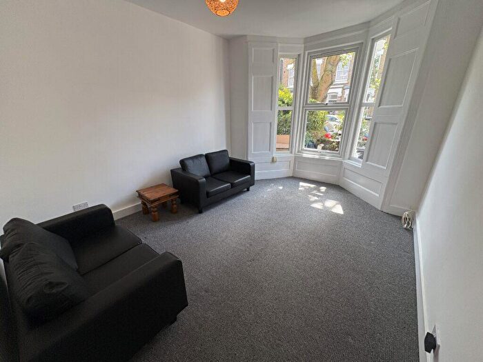 1 Bedroom Flat To Rent In Bedroom Ground Floor Garden Flat – Evershot Road, Finsbury Park, London, N4