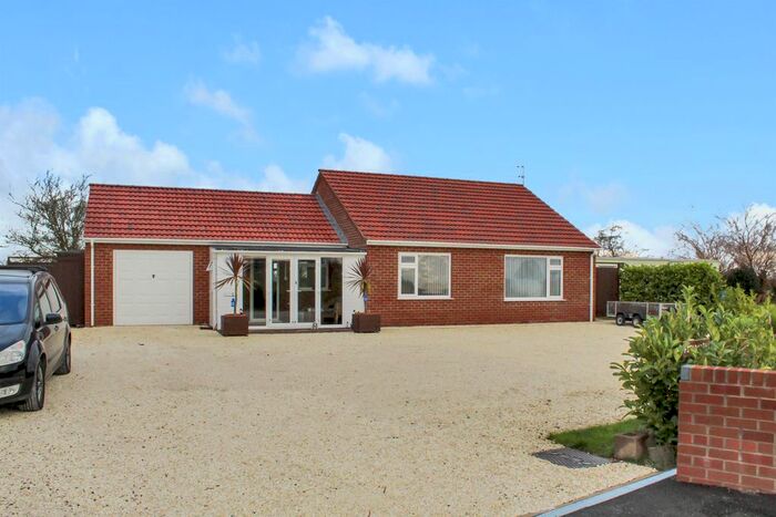 2 Bedroom Detached Bungalow For Sale In Middlemarsh Road, Burgh Le Marsh, Skegness, PE24