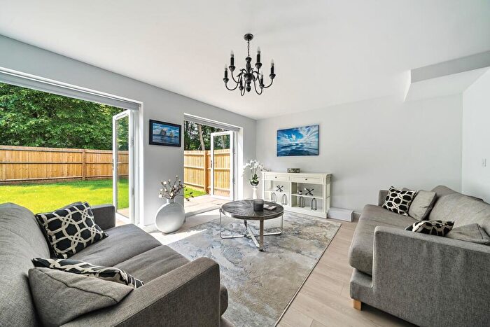 3 Bedroom Terraced House To Rent In Monkbaron Burderop, SN4
