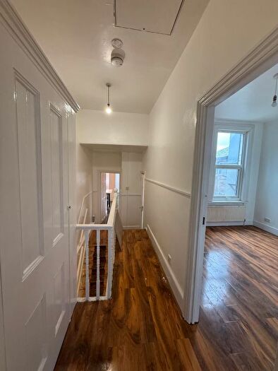 3 Bedroom Flat To Rent In High Road Leyton, London, E10