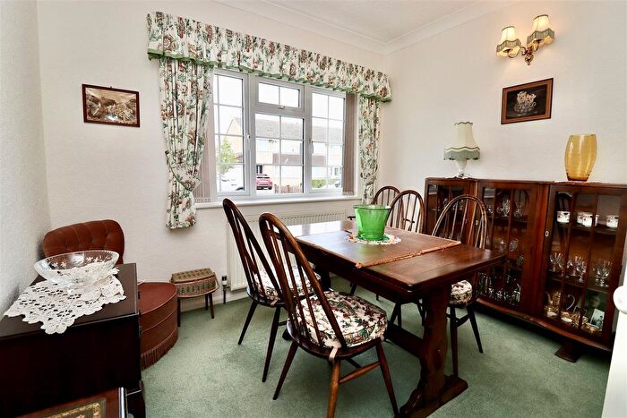 2 Bedroom Semi-Detached Bungalow For Sale In Westfield Close, Pocklington, York, YO42