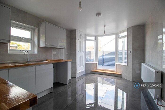 3 Bedroom Flat To Rent In High St South, London, E6