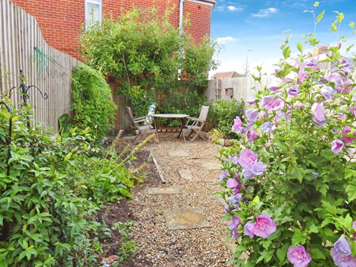 3 Bedroom Terraced House For Sale In Kingsland Road, Salisbury, SP2
