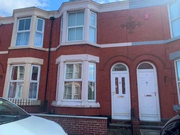 2 Bedroom House To Rent In Guelph Street, L7