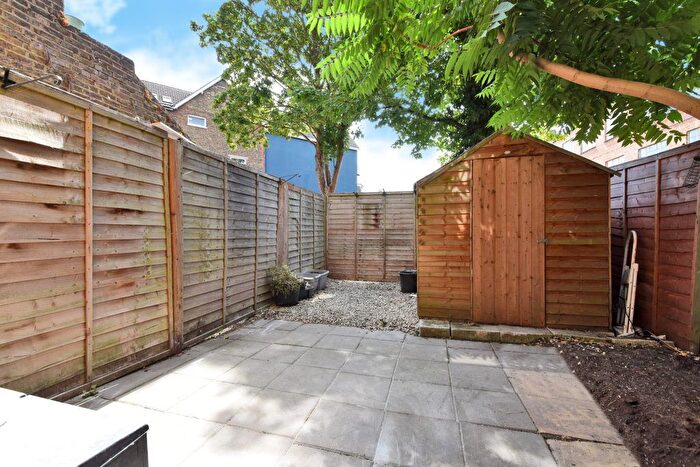 1 Bedroom Flat For Sale In London Road, Kingston Upon Thames, KT2