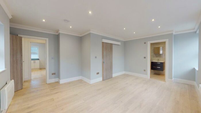 Flat To Rent In Leylands Road, Burgess Hill, RH15