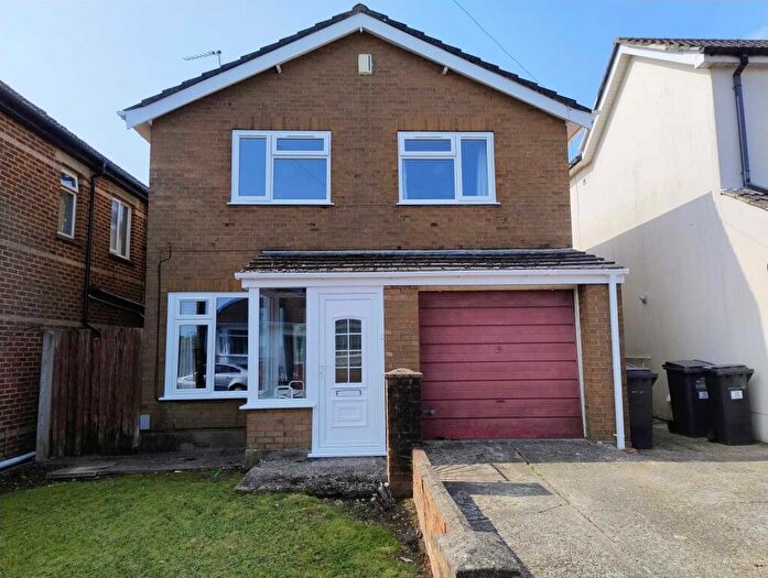 4 Bedroom Detached House To Rent In Student House On Acton Road, BH10