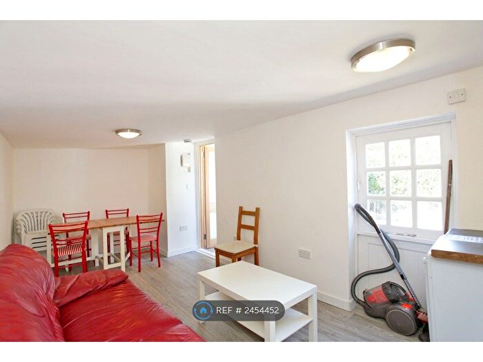 5 Bedroom Semi-Detached House To Rent In Sunnyside Road, Aberdeen, AB24