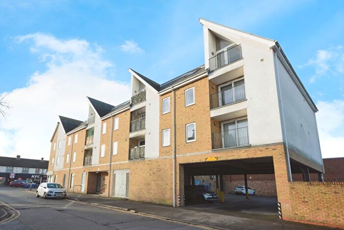 3 Bedroom Flat For Sale In Lambeth Road, Benfleet, Essex, SS7