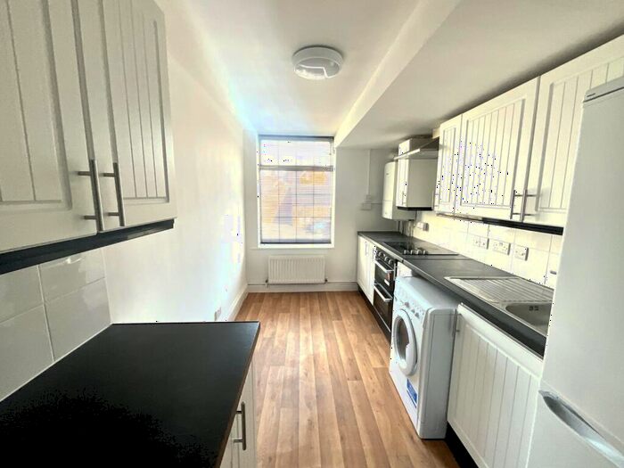 2 Bedroom Apartment To Rent In Newbury Street, Wantage, Oxfordshire, OX12