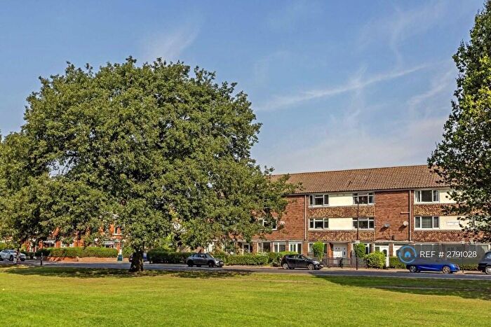 2 Bedroom Maisonette To Rent In Heathwood Court, London, SW12