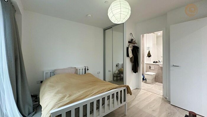 2 Bedroom Flat For Sale In Heartwell Avenue, London, E16