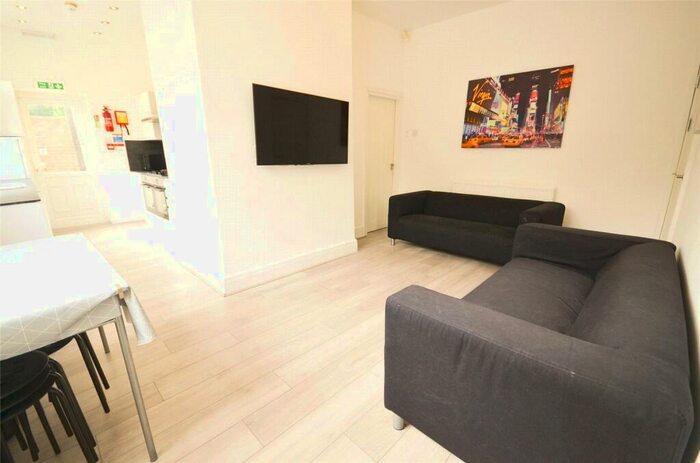 6 Bedroom Terraced House To Rent In Denmark Road, Rusholme, Manchester, M15