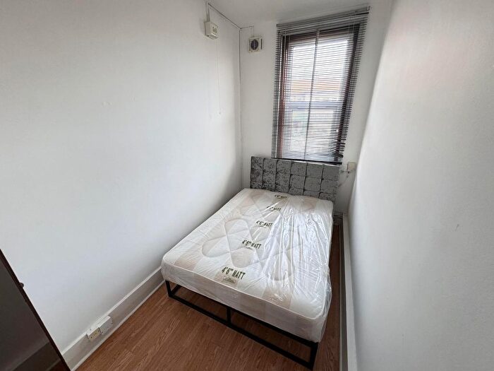 2 Bedroom Flat To Rent In A Watford Way, London, NW4