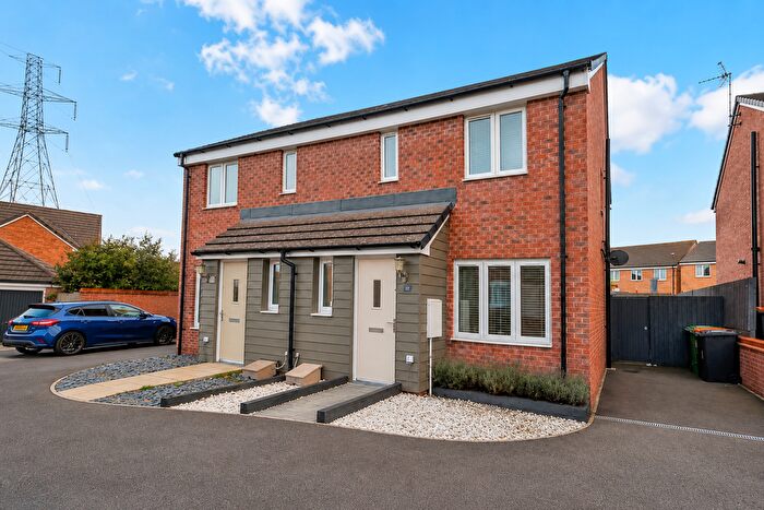 3 Bedroom Semi-Detached House To Rent In Siskin Grove, Leighton Buzzard, LU7