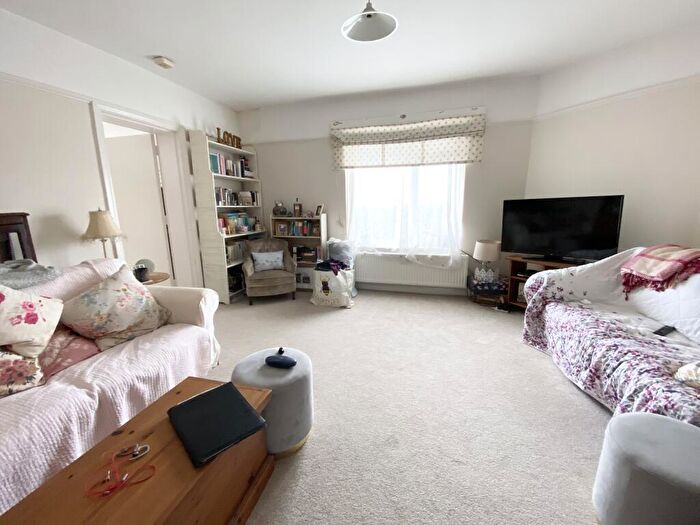 1 Bedroom Flat To Rent In Treharne Close, BN13