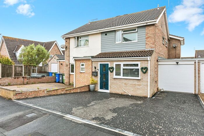 3 Bedroom Semi-Detached House For Sale In Kevington Drive, Lowestoft, NR32