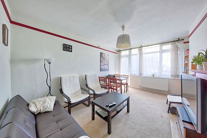 2 Bedroom Flat For Sale In Colson Way, London, SW16