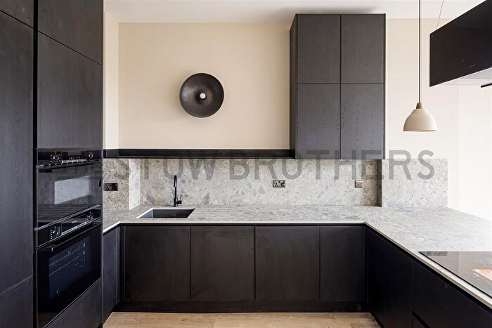 2 Bedroom Flat To Rent In Bridle House, Stables Yard, E3