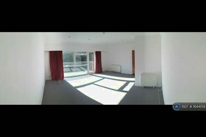 2 Bedroom Flat To Rent In Horseshoe Court, Bournemouth, BH1