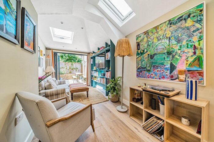 2 Bedroom Flat For Sale In Fairlight Road, Tooting, London, SW17
