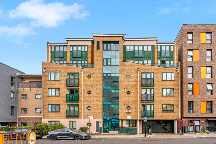 2 Bedroom Flat For Sale In Stainsby Road, E14