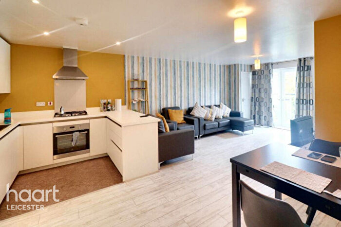 2 Bedroom Apartment To Rent In Pavilion Close, Leicester, LE2