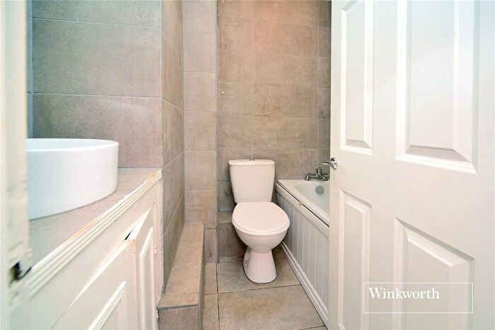 1 Bedroom Flat To Rent In Onyx House, Percy Gardens, Worcester Park, Surrey, KT4