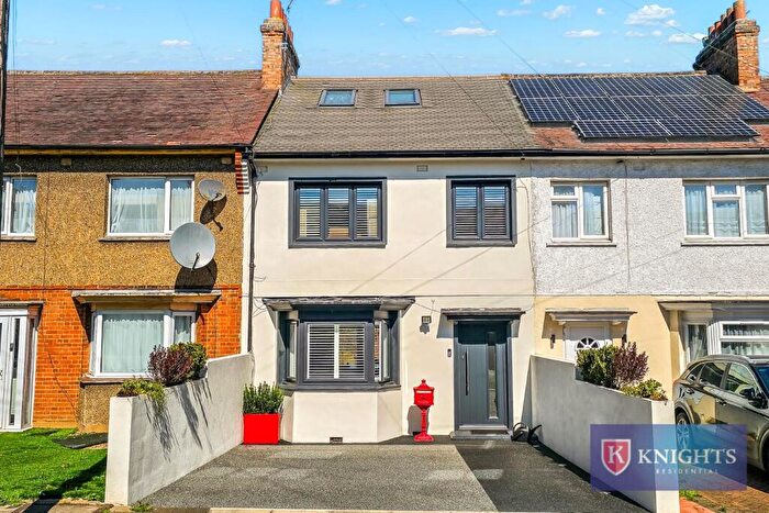 4 Bedroom House For Sale In Lister Gardens, London, N18