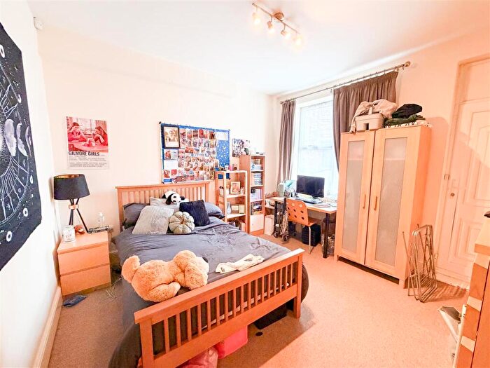 4 Bedroom House To Rent In Bruce Road, Sheffield, S11