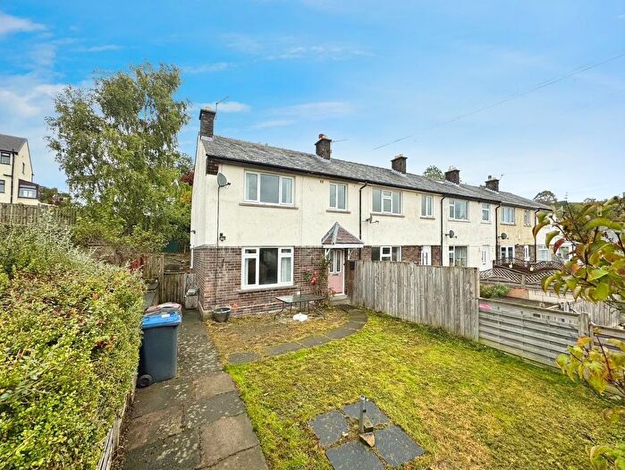 3 Bedroom Town House For Sale In Heath Grove, East Morton, Keighley, BD20