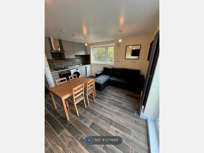 4 Bedroom Maisonette To Rent In Ramsfort House, London, SE16